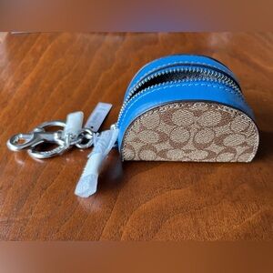 Coach Khaki/Cornflower Blue/ Signature Print Coin Pouch w/Silver Keychain! NWT!